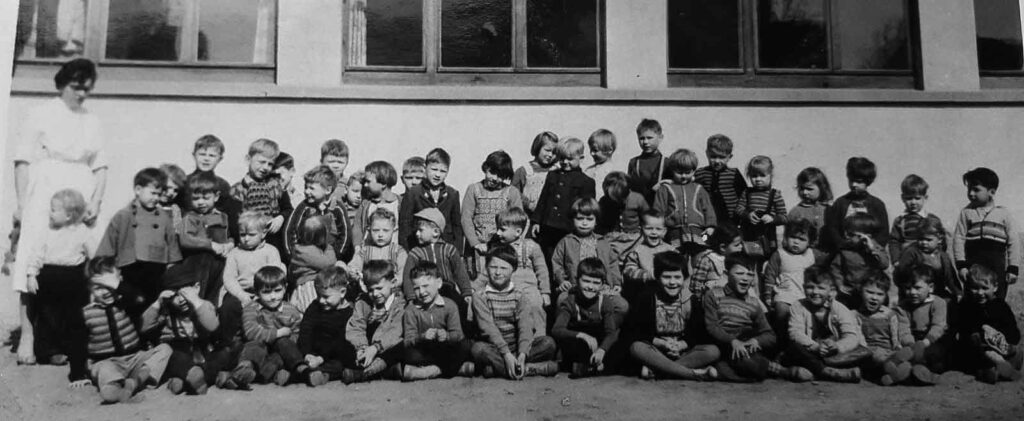 Kindergartengruppe gegen Ende 1950